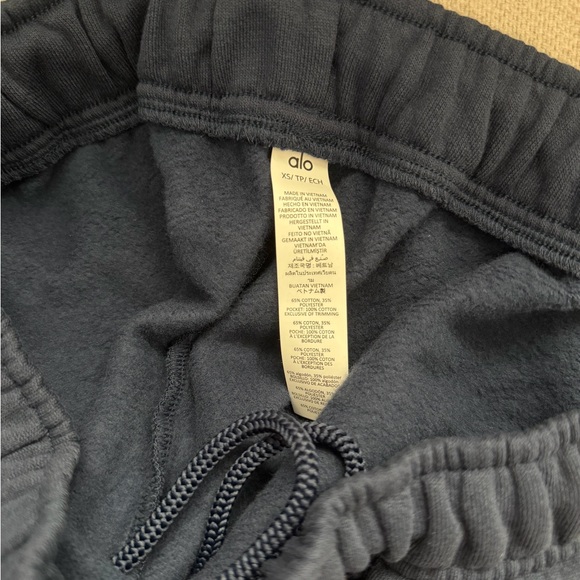 ALO Yoga Navy Accolade Sweatpants - Picture 4 of 4